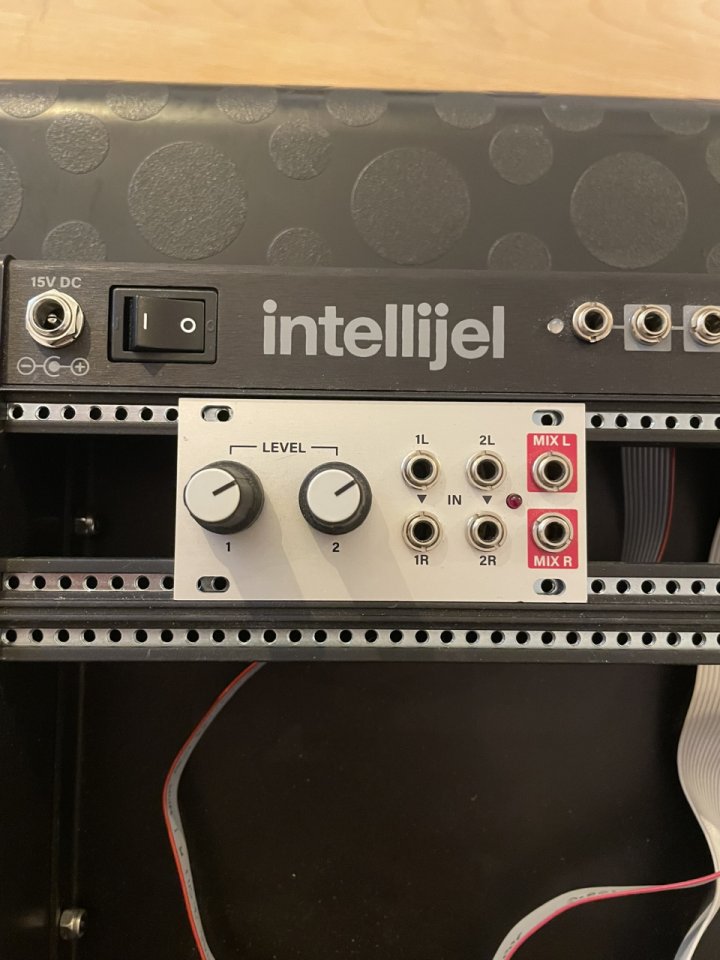 Intellijel 1U Stereo Mixer Eurorack de segunda mano · Málaga · 40 €