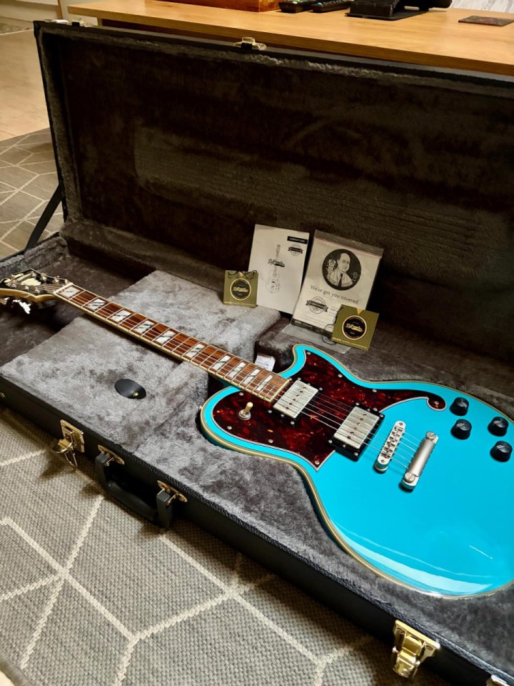 D'Angelico DELUXE BRANDON NIEDERAUER ATLANTIC + Pickups "Q-pickups" de segunda mano · Foto 1 de 7 · Zaragoza · 1200 €