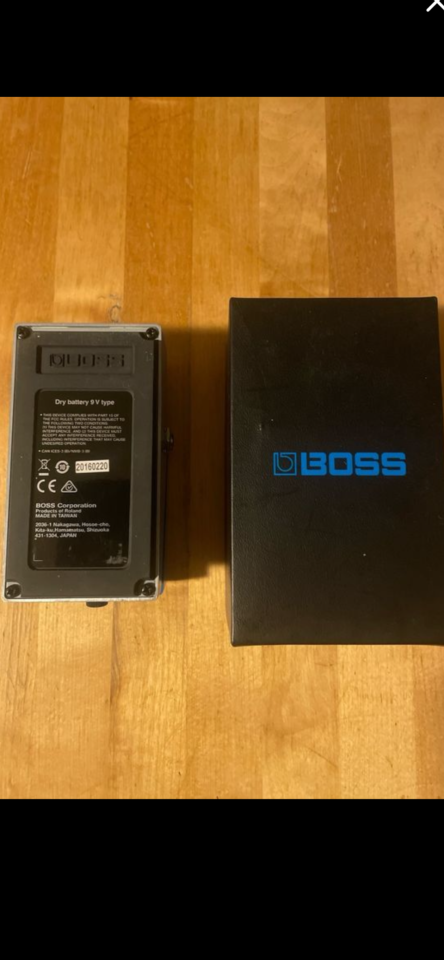 BOSS VB-2W Vibrato WAZA CRAFT Pedal Guitarra