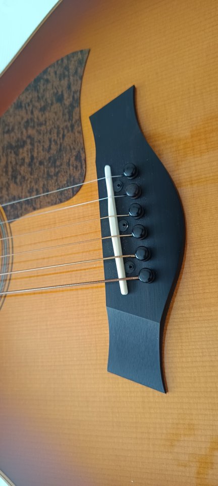 Taylor 714ce Western Sunburst de segunda mano · Foto 6 de 10 · Bizkaia · 2250 €