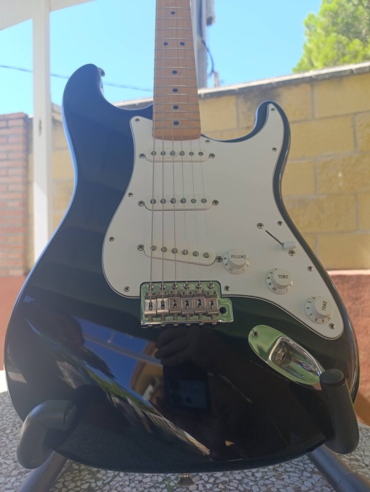 Fender Stratocaster Classic Series '70s Seymour Duncan Yngwie Malmsteen de segunda mano · Foto 1 de 5 · Madrid · 650 €