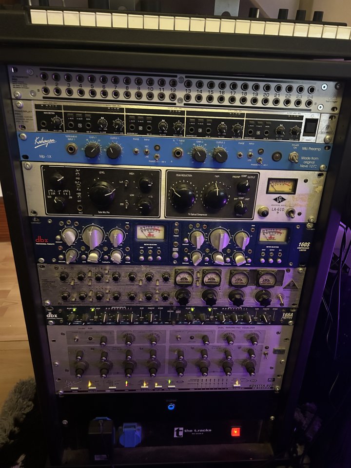 Vendo material de estudio variado