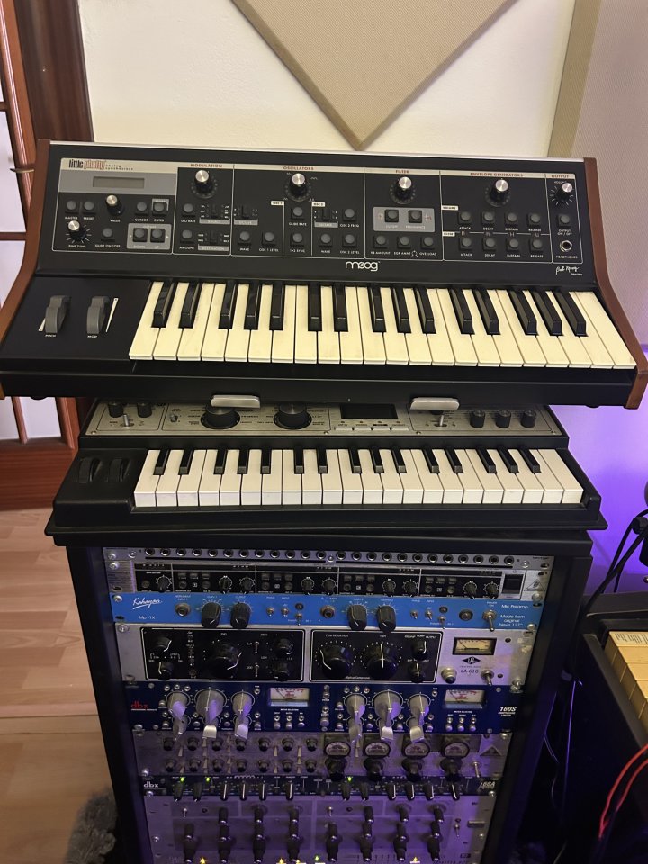 Vendo material de estudio variado