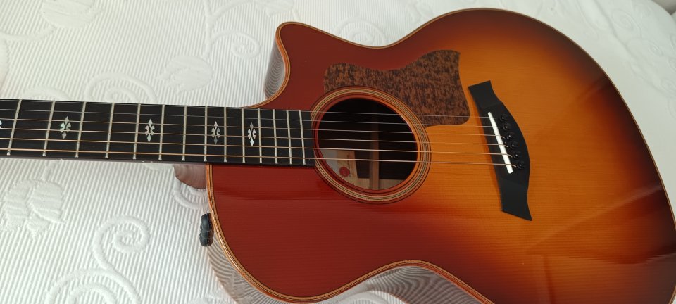 Taylor 714ce Western Sunburst de segunda mano · Foto 8 de 10 · Bizkaia · 2250 €