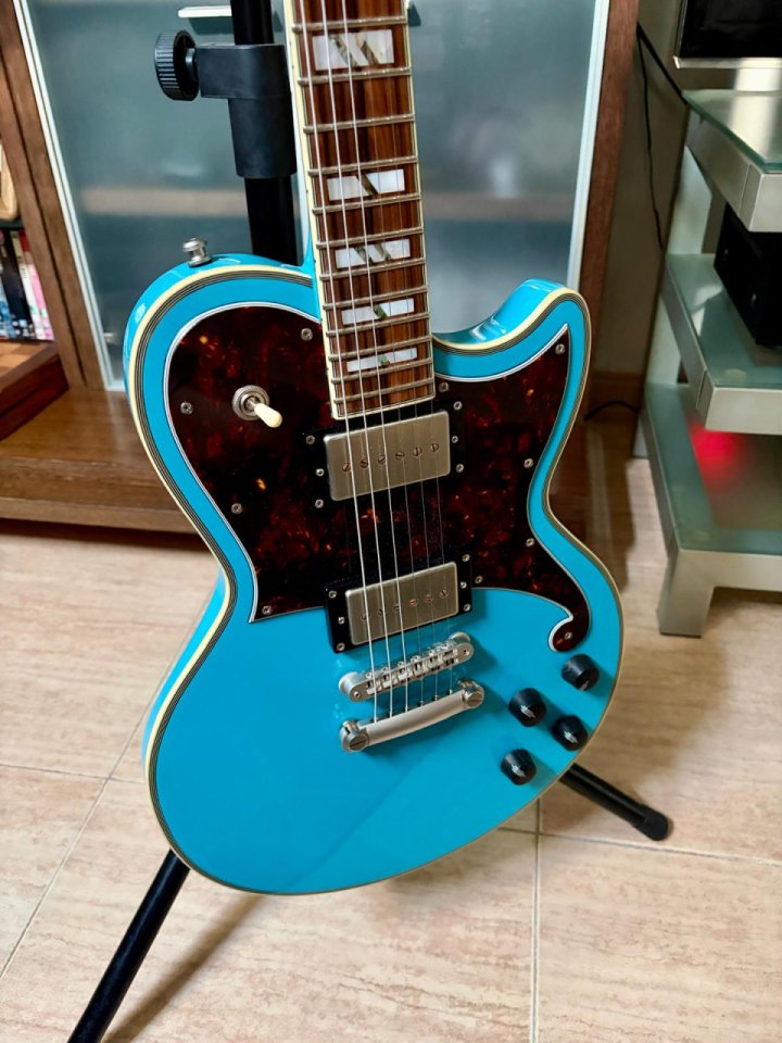 D'Angelico DELUXE BRANDON NIEDERAUER ATLANTIC + Pickups "Q-pickups" de segunda mano · Foto 4 de 7 · Zaragoza · 1200 €