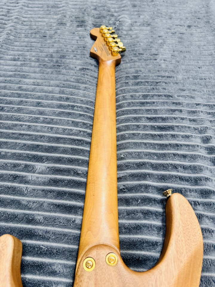 Charvel Pro Mod DK24 HSH 2PT Mahogany Natural de segunda mano · Foto 8 de 10 · SC Tenerife · 850 €