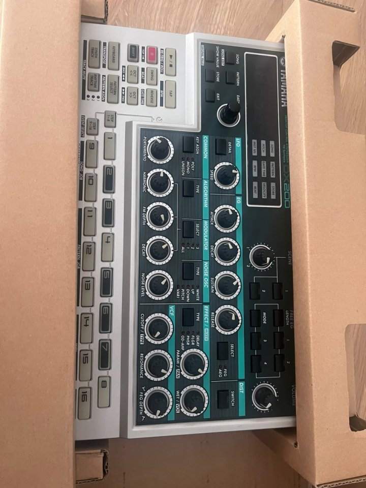 Yamaha DX 200 (IMPECABLE) de segunda mano · Foto 2 de 5 · Málaga · 650 €