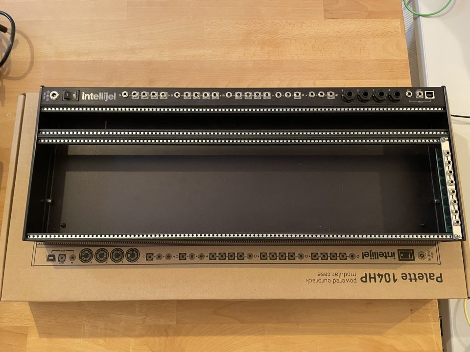 Intellijel Designs Palette 104 4U Stealth de segunda mano · Málaga · 350 €