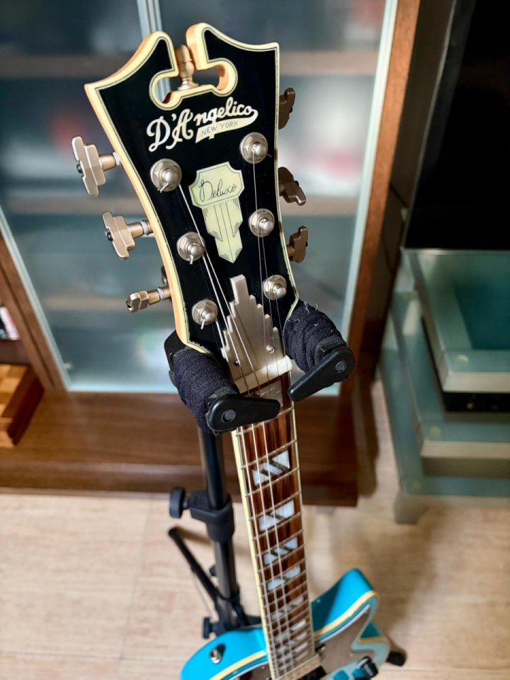 D'Angelico DELUXE BRANDON NIEDERAUER ATLANTIC + Pickups "Q-pickups" de segunda mano · Foto 6 de 7 · Zaragoza · 1200 €
