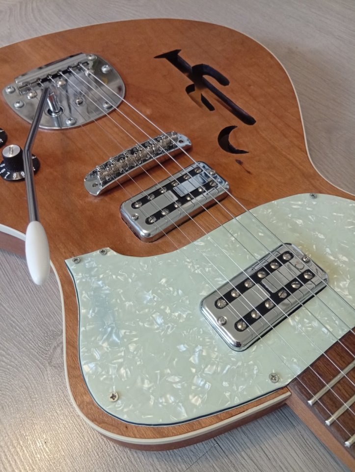 Guitarra semicaja hecha a mano.Maderas de primera. de segunda mano · Foto 6 de 10 · Madrid · 600 €