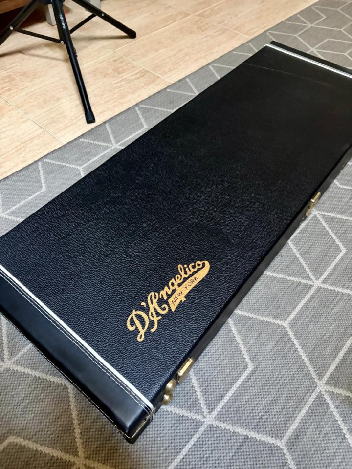 D'Angelico DELUXE BRANDON NIEDERAUER ATLANTIC + Pickups "Q-pickups" de segunda mano · Foto 7 de 7 · Zaragoza · 1200 €