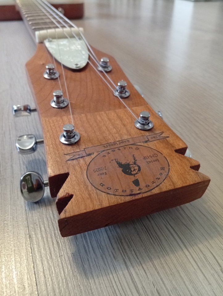 Guitarra semicaja hecha a mano.Maderas de primera. de segunda mano · Foto 7 de 10 · Madrid · 600 €