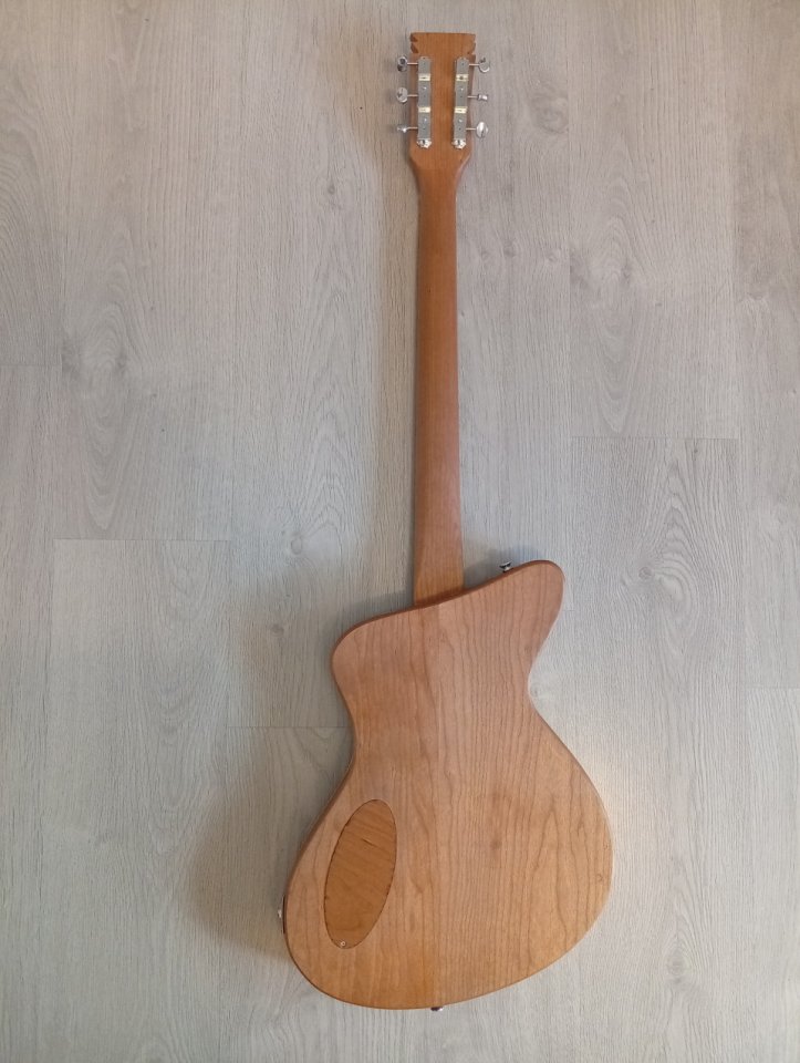Guitarra semicaja hecha a mano.Maderas de primera. de segunda mano · Foto 8 de 10 · Madrid · 600 €