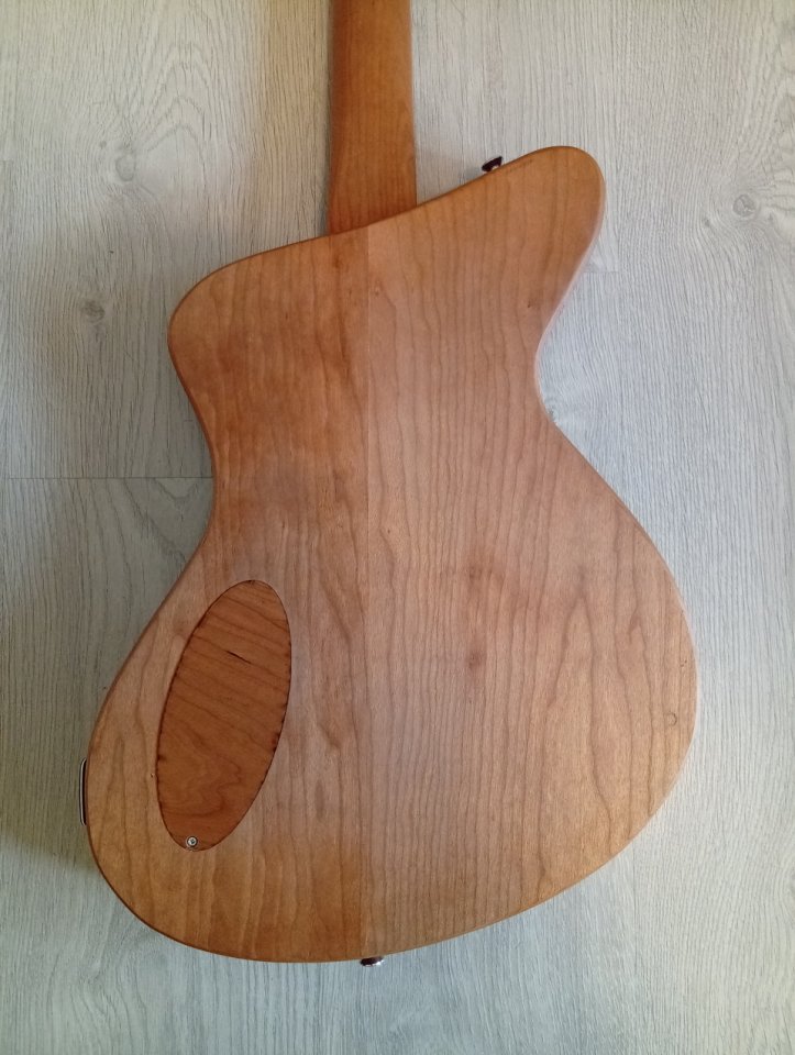 Guitarra semicaja hecha a mano.Maderas de primera. de segunda mano · Foto 9 de 10 · Madrid · 600 €
