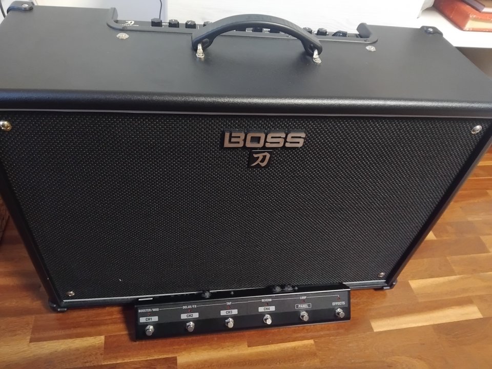 Boss Katana 100W +Pedalera de segunda mano · Foto 1 de 3 · Araba · 250 €
