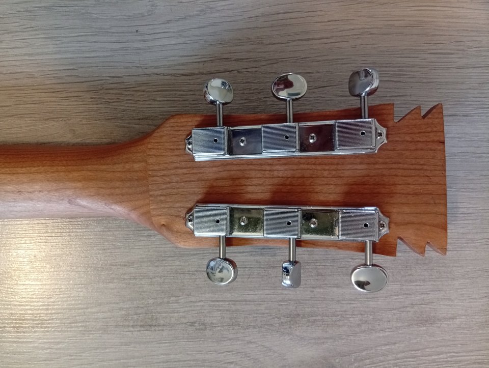 Guitarra semicaja hecha a mano.Maderas de primera. de segunda mano · Foto 10 de 10 · Madrid · 600 €