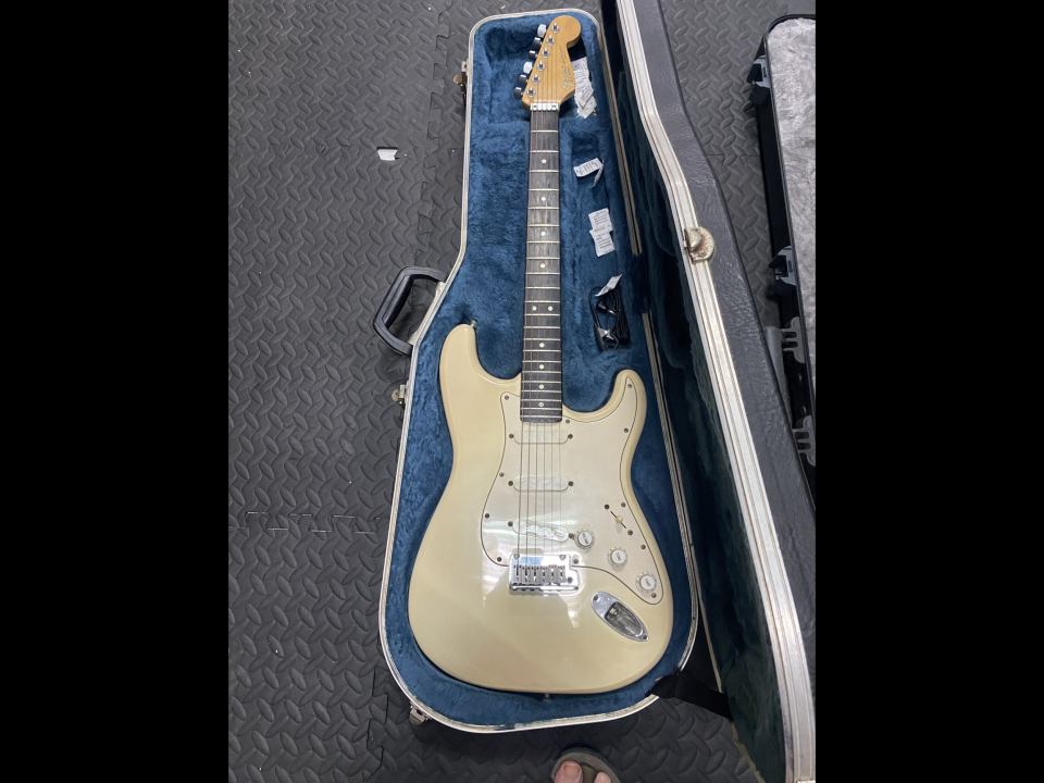 Fender stratocaster plus