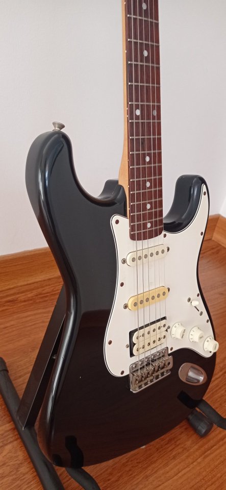 Guitarra eléctrica Squier Stratocaster Japón 1993 de segunda mano · Foto 3 de 10 · Cuenca · 270 €