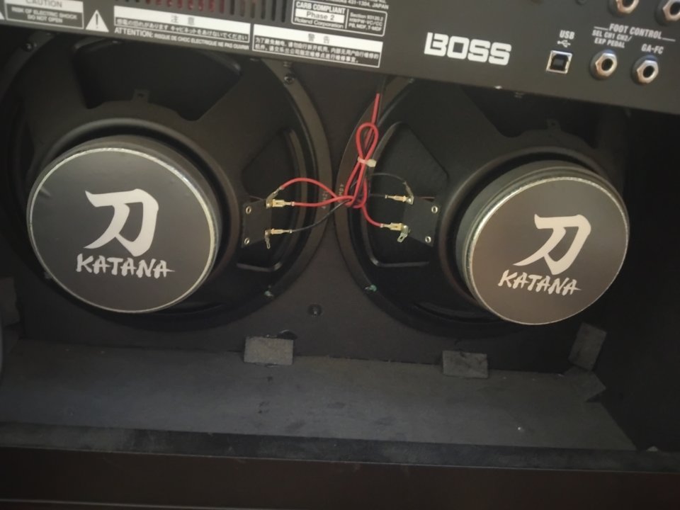 Boss Katana 100W +Pedalera de segunda mano · Foto 3 de 3 · Araba · 250 €