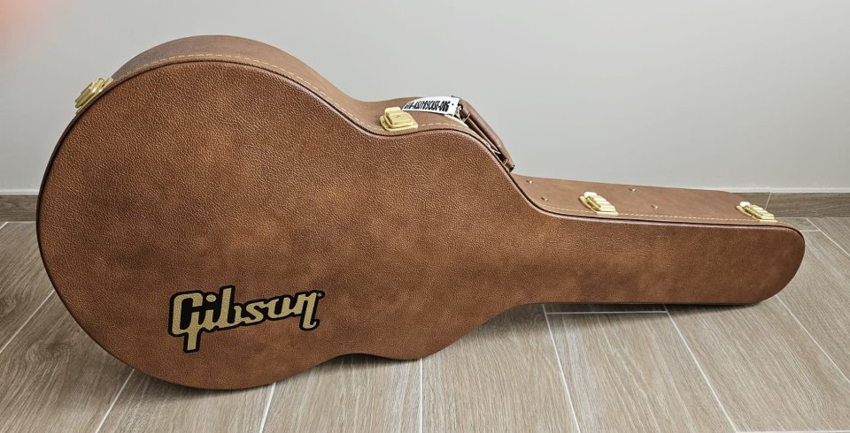 Estuche de lujo Gibson modelo J-185 Marrón.