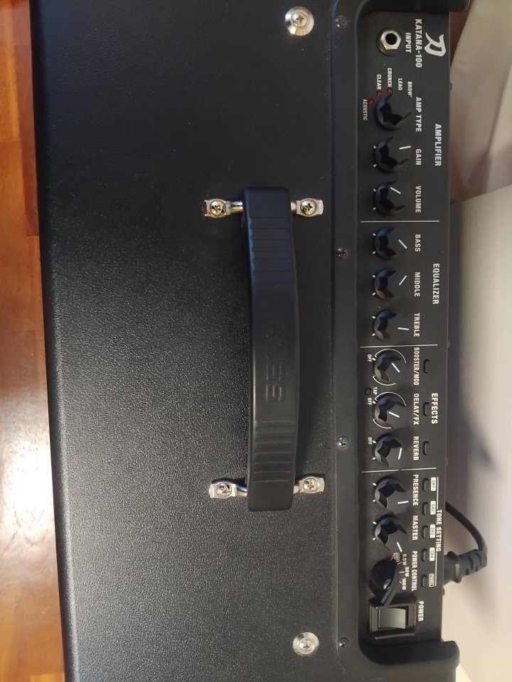 Boss Katana 100W +Pedalera de segunda mano · Foto 2 de 3 · Araba · 250 €