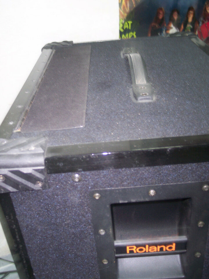 Amplificador Roland Para Bajo y teclado