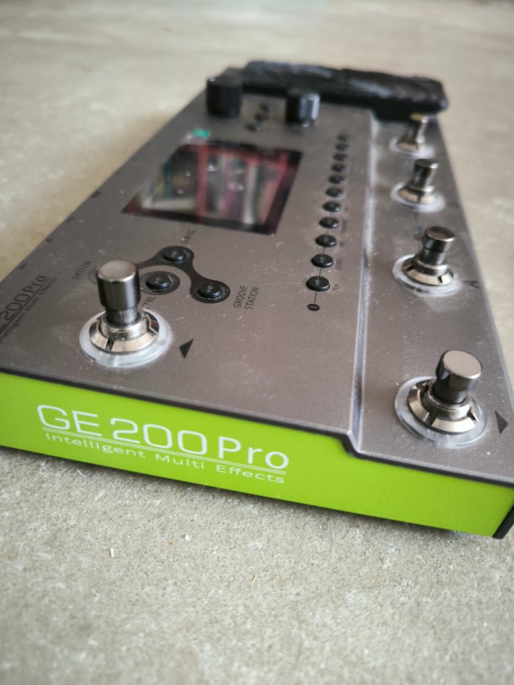Pedalera MOOER.GE200Pro de segunda mano · Foto 3 de 8 · Badajoz · 250 €