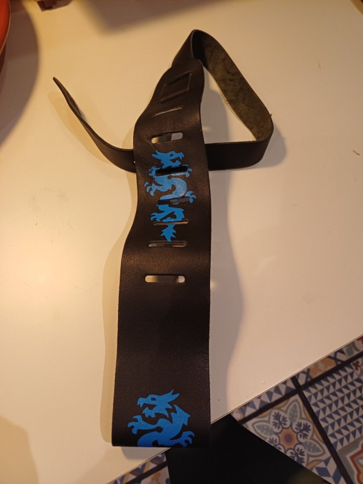 Correas de guitarra de piel de segunda mano · Foto 1 de 3 · Zaragoza