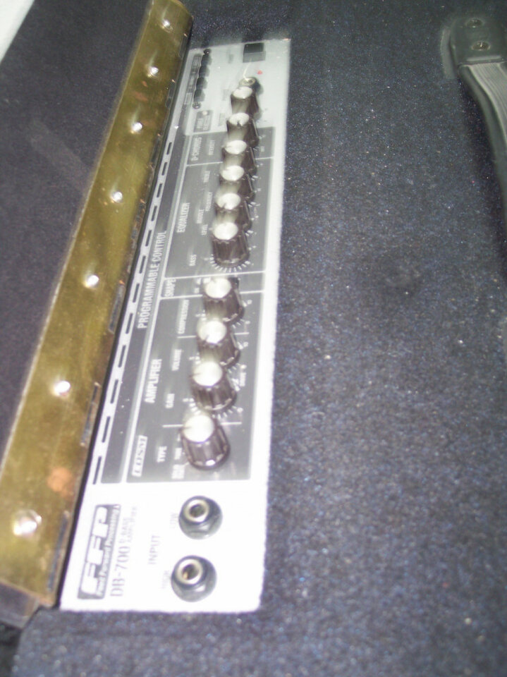 Amplificador Roland Para Bajo y teclado