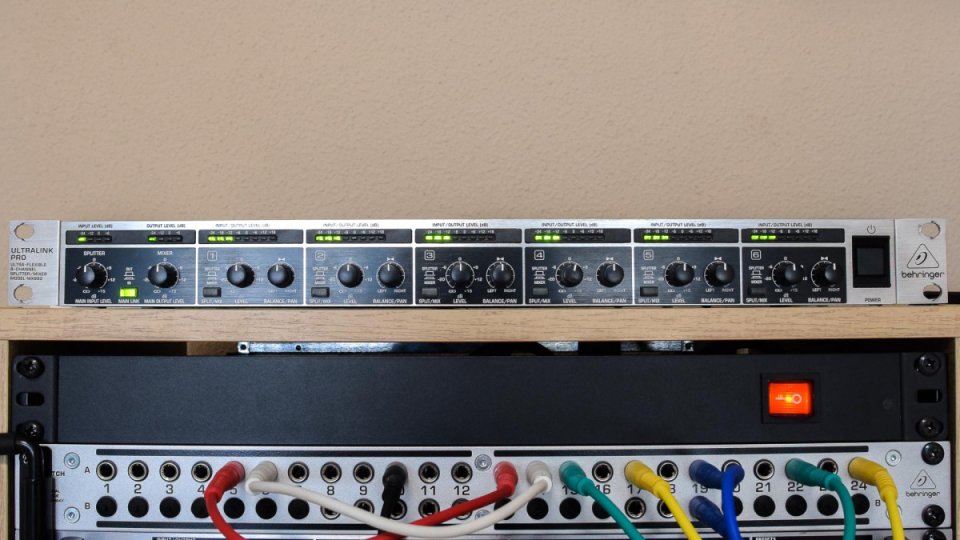 Behringer MX882 mezcladora/splitter (ENV. INCLUID.)