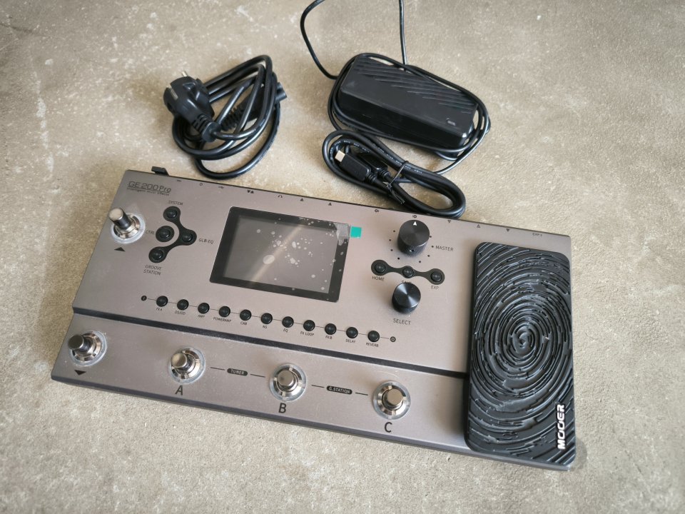 Pedalera MOOER.GE200Pro de segunda mano · Foto 4 de 8 · Badajoz · 250 €