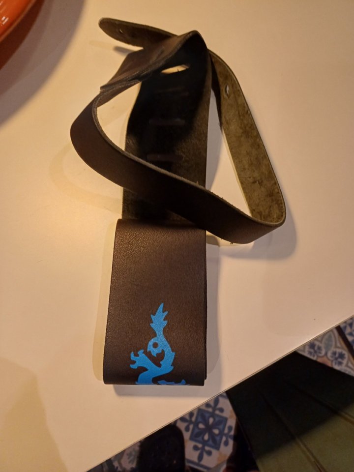 Correas de guitarra de piel de segunda mano · Foto 2 de 3 · Zaragoza