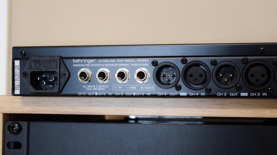 Behringer MX882 mezcladora/splitter (ENV. INCLUID.)