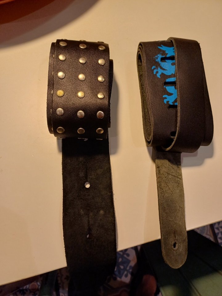 Correas de guitarra de piel de segunda mano · Foto 3 de 3 · Zaragoza