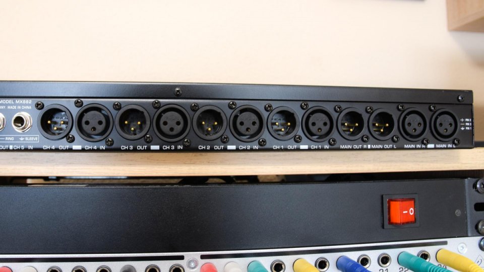 Behringer MX882 mezcladora/splitter (ENV. INCLUID.)