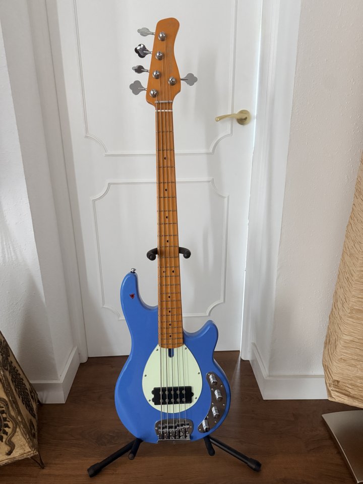 Sire Z3 5 cuerdas Estilo Music Man de segunda mano · Foto 2 de 6 · Málaga · 285 €
