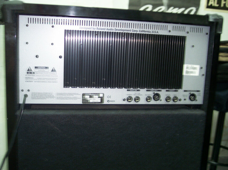 Amplificador Roland Para Bajo y teclado