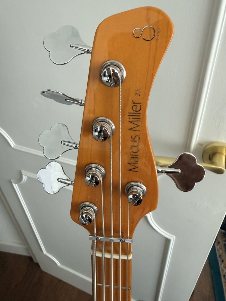 Sire Z3 5 cuerdas Estilo Music Man de segunda mano · Foto 3 de 6 · Málaga · 285 €