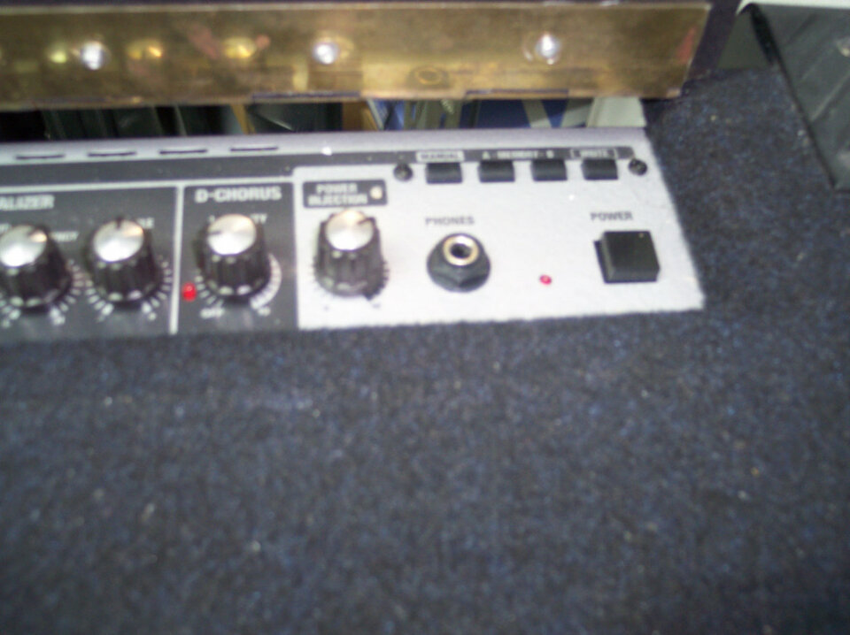 Amplificador Roland Para Bajo y teclado