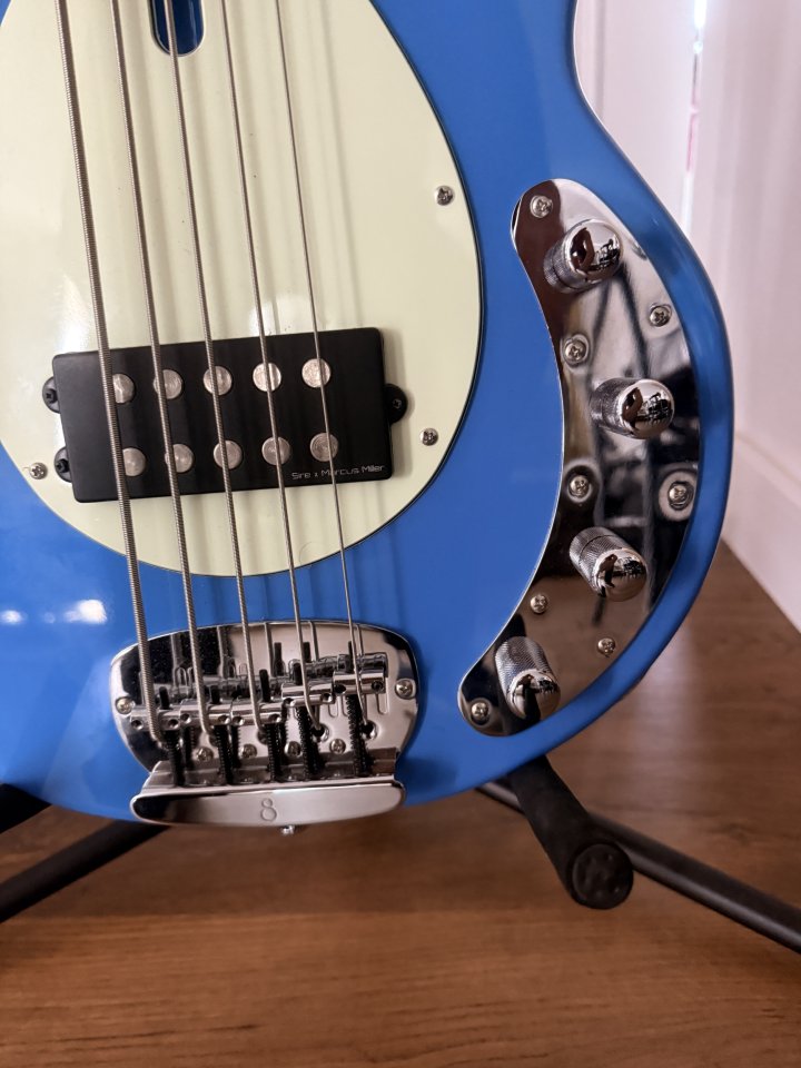 Sire Z3 5 cuerdas Estilo Music Man de segunda mano · Foto 4 de 6 · Málaga · 285 €