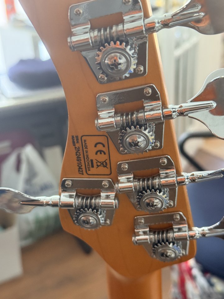 Sire Z3 5 cuerdas Estilo Music Man de segunda mano · Foto 5 de 6 · Málaga · 285 €