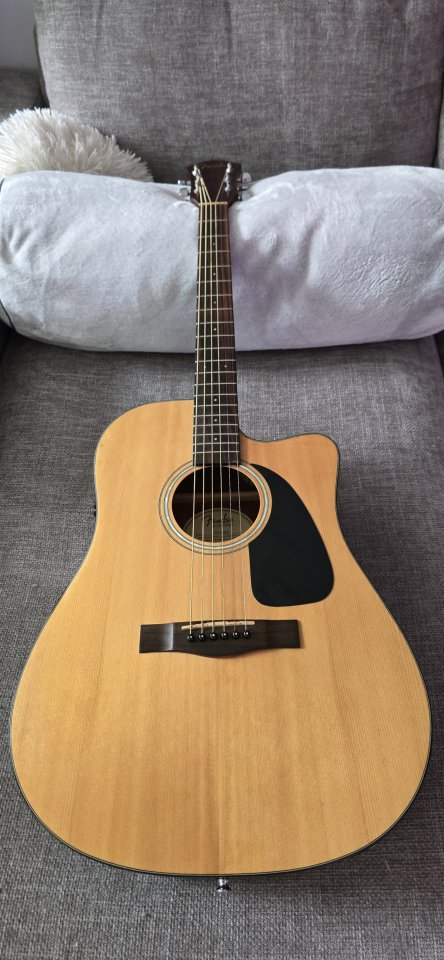 Fender FG300 ce de segunda mano · Foto 1 de 10 · Madrid · 180 €