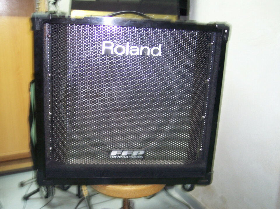 Amplificador Roland Para Bajo y teclado