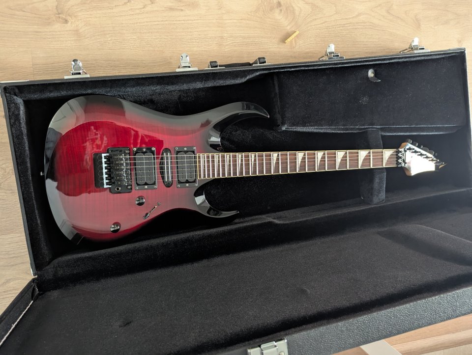 Cort X11 + Dimarzio Evolution Set + Estuche