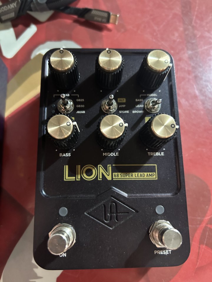 Universal Audio Lion 68 de segunda mano · Foto 2 de 8 · Huelva · 220 €