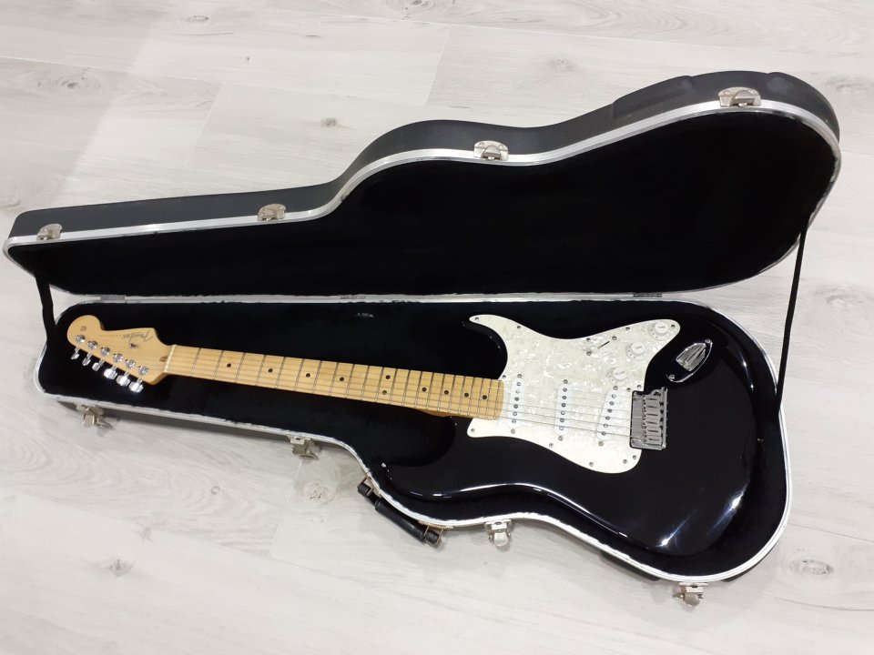 Fender Stratocaster de segunda mano · Foto 1 de 3 · Pontevedra · 1199 €