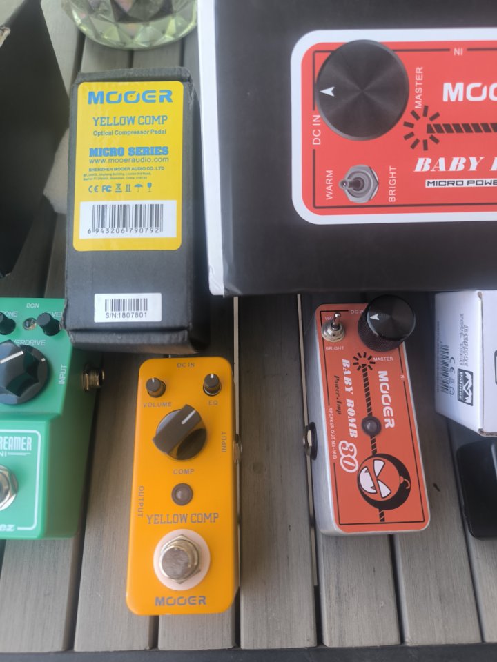 Pedales calidad y muy rebajados: Boss, Ibanez, Mooer,...