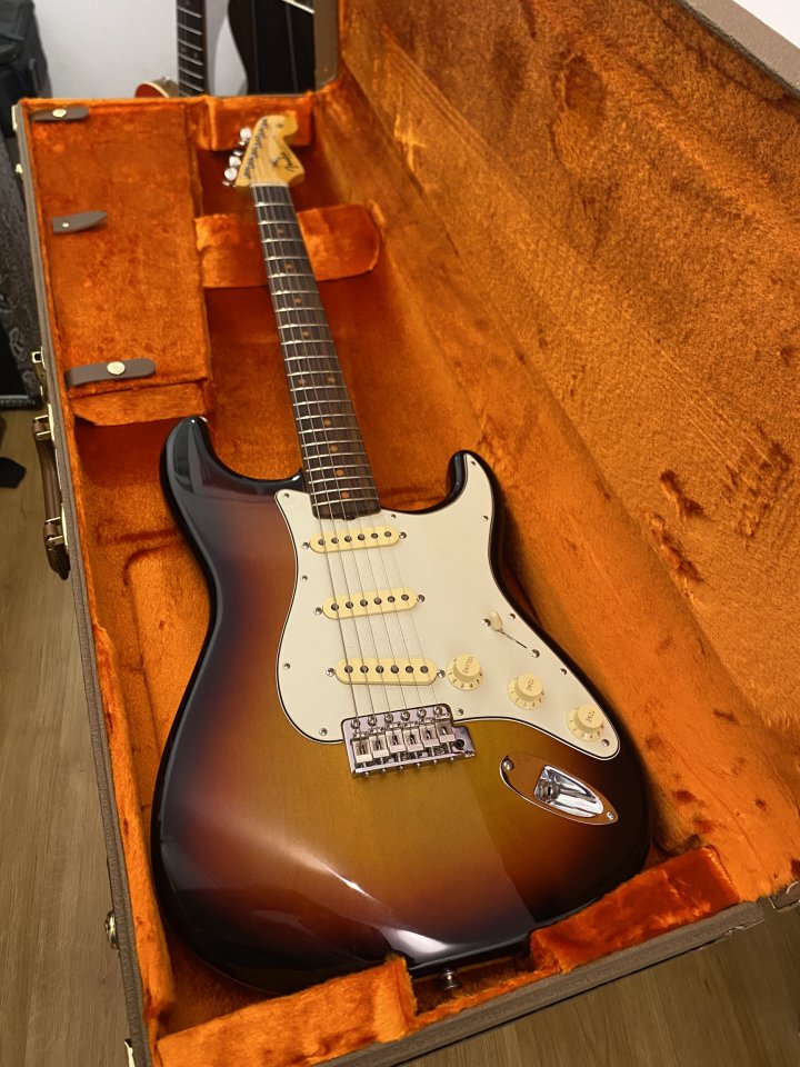 Fender Stratocaster 61 AVII de segunda mano · Foto 1 de 5 · Barcelona · 1750 €