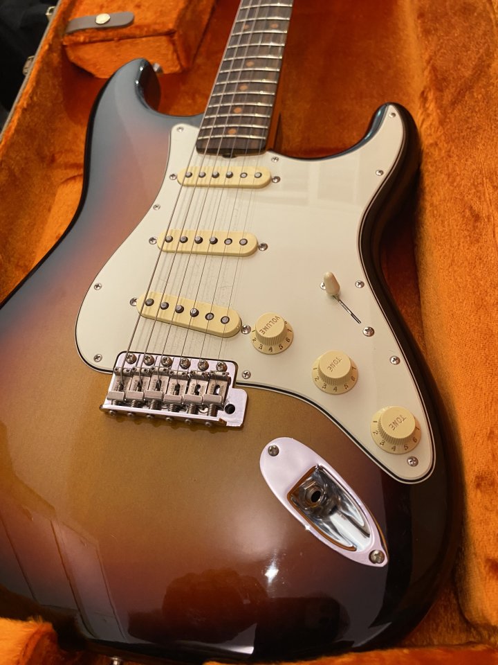 Fender Stratocaster 61 AVII de segunda mano · Foto 2 de 5 · Barcelona · 1750 €