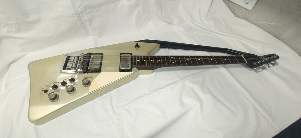 Guitarra MIDI Roland G707 + GR Midi converter + Fc 100 MKII de segunda mano · Foto 2 de 6 · Navarra · 750 €
